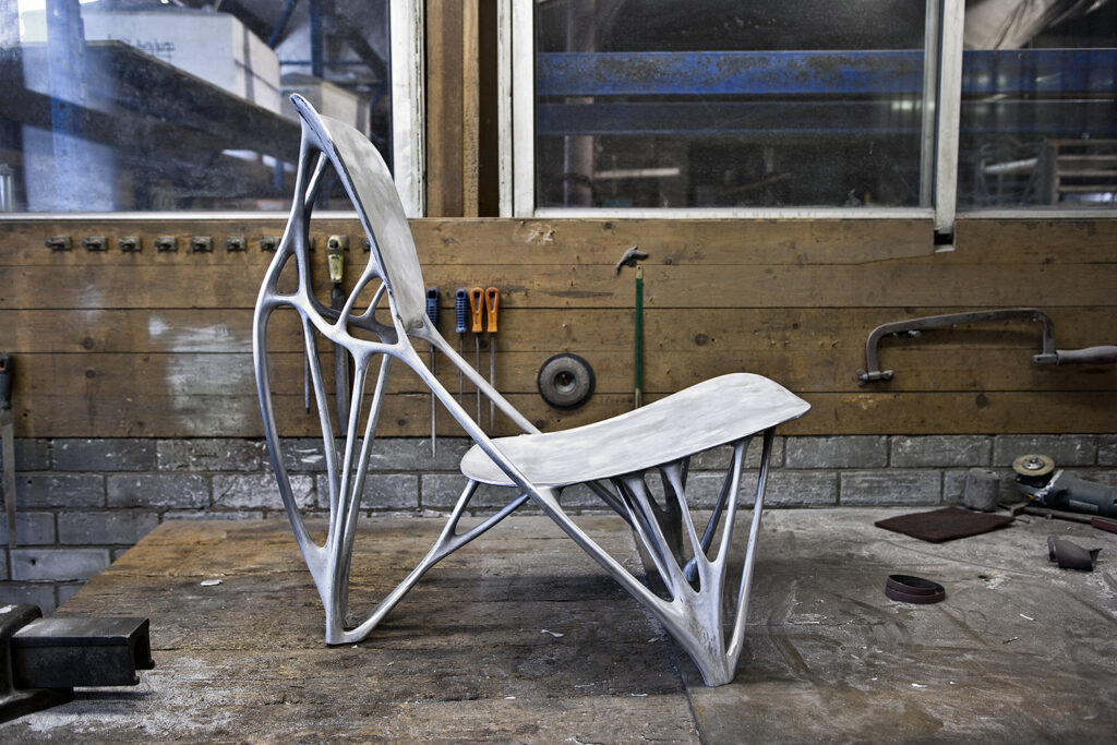 Aluminium Bone Chair van Joris Laarman, een stoel met een organische, botachtige vorm
